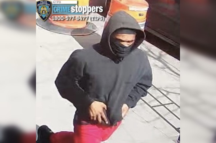 Gun-Wielding Robber Rips Chain From Woman Outside Mott Haven Building
