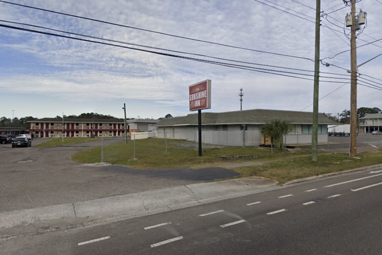 Gunfire Rips Through New Kings Road Motel, Man Shot In Leg