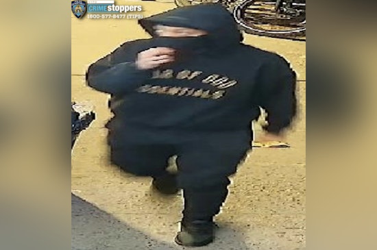 Gunman Blasts Bronx Apartment Door, Bolts Down East 205th Street