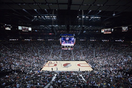 Holiday Rains 7 Threes As Blazers Torch Pelicans In Rip City
