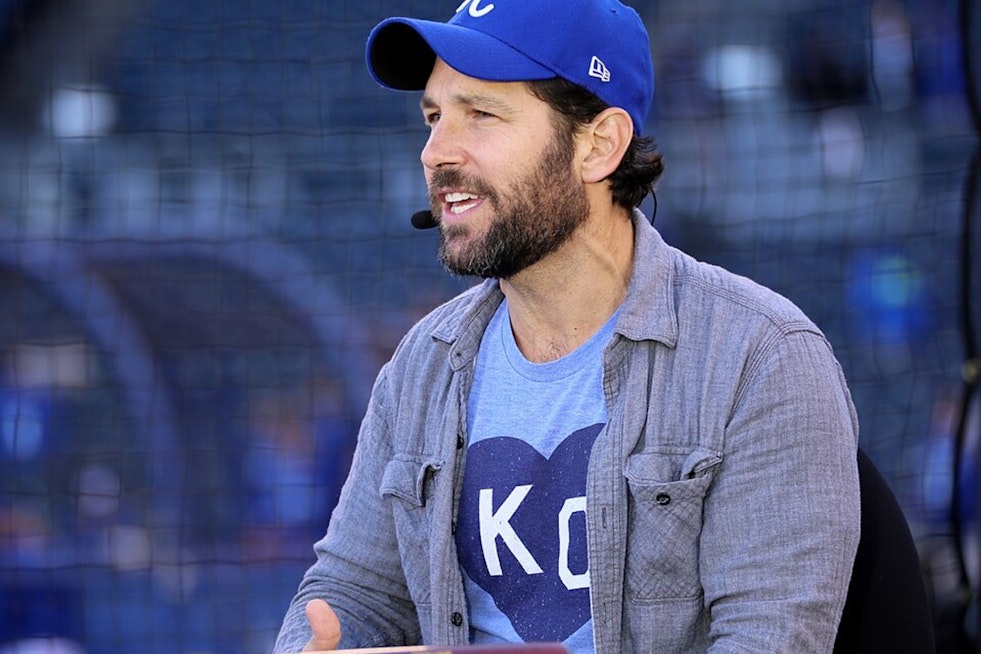 Hollywood Invades St. Pete Beach As Don CeSar Becomes 1980s Time Capsule