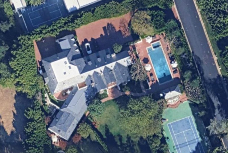 Holmby Hills Home Near Kylie Jenner Tops L.A. Contracts