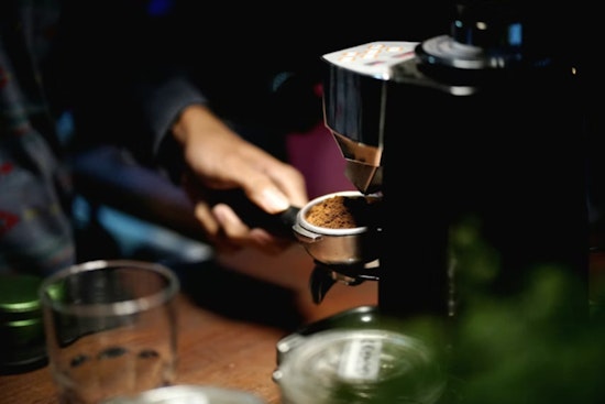 Honolulu Auto Glass Pro Swaps Windshields For Fort Street Coffee Buzz