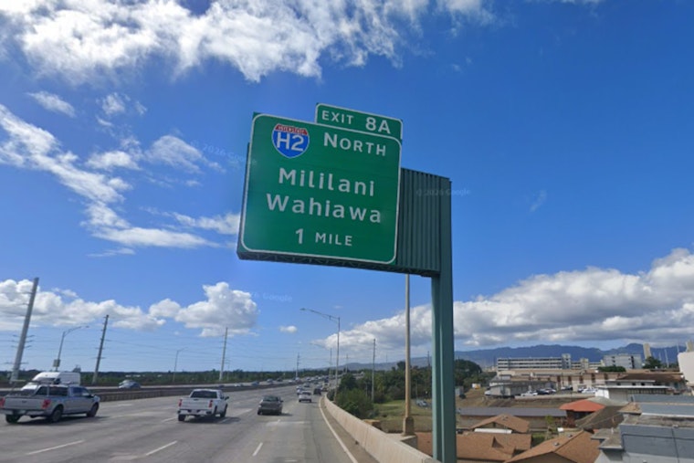 Honolulu Highway Havoc As Overturned Dump Truck Forces H-1 Drivers Onto H-2