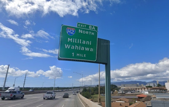 Honolulu Highway Havoc As Overturned Dump Truck Forces H-1 Drivers Onto H-2