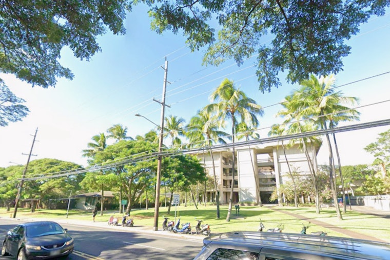 Honolulu Pols Eye $429M UH Tuition Stash for Budget Fix