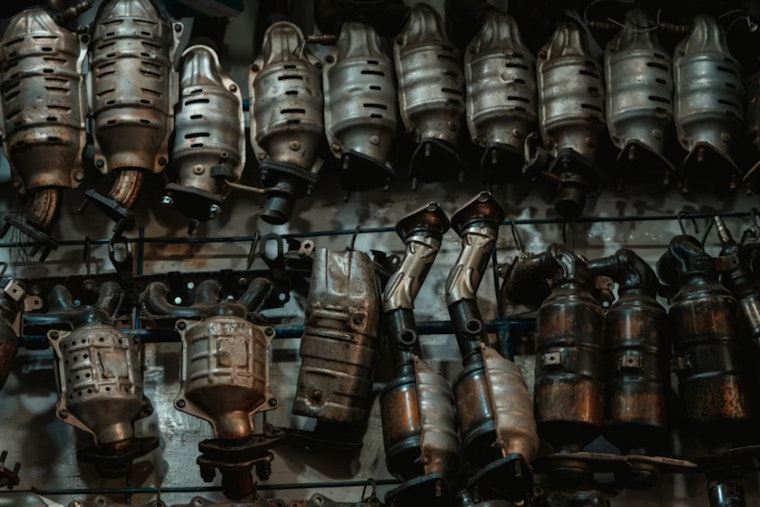 Converter Crooks Tear Into Houston FedEx Yard As Theft Wave Flares