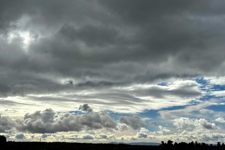 Houston Turns Into Sweat Lodge as Gusty South Winds Whip Up Stormy Week