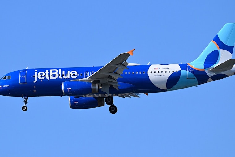 JetBlue Red-Eye Makes Foggy 3 A.m. Detour To O'Hare Over Mystery Cabin Stench