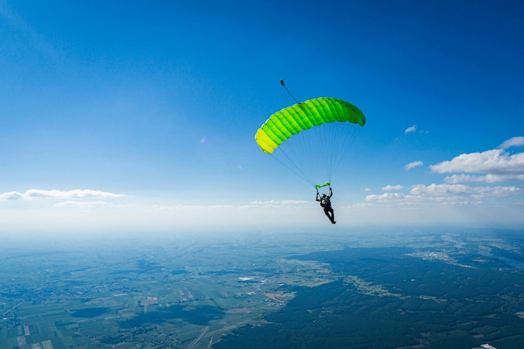 Kirkland Quadriplegic Mom Plunges From 18,000 Feet in Wild Bid for Skydiving Record
