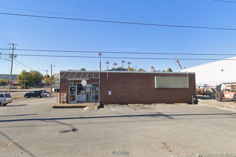 Knoxville Icon Crumbles As Thompson Photo Landmark Comes Down