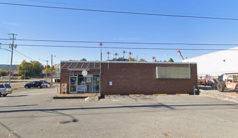 Knoxville Icon Crumbles As Thompson Photo Landmark Comes Down