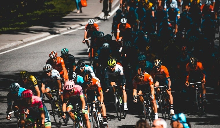 Koreatown Bike Swarm Packs Wilshire With Nearly 4,000 Riders