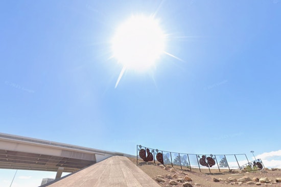 Las Vegas Cranks Up 90s Heat as Weekend Winds Loom