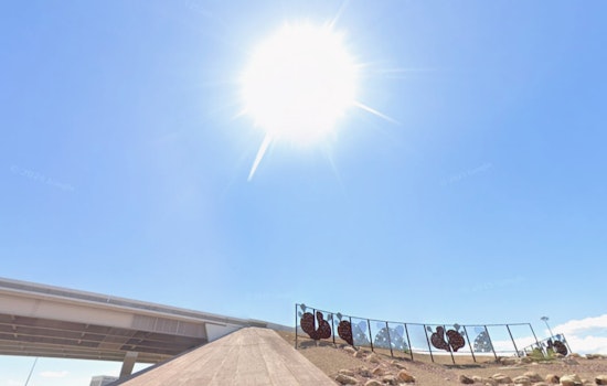 Las Vegas Cranks Up 90s Heat as Weekend Winds Loom