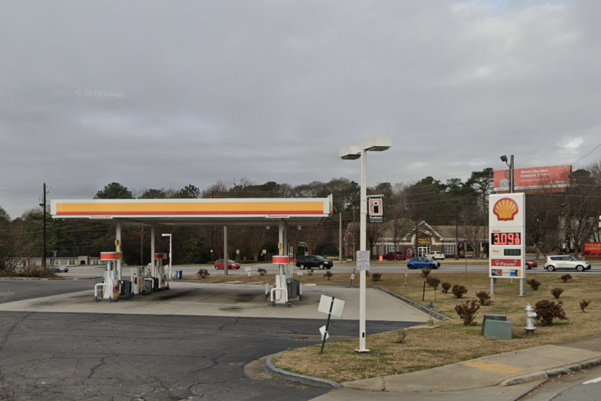 Person Shot at DeKalb Shell Near Flat Shoals Parkway