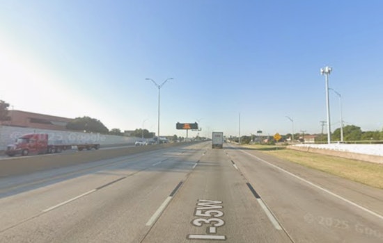 Late-Night I-35W Chaos: One Dead in Six-Car Fort Worth Freeway Pileup