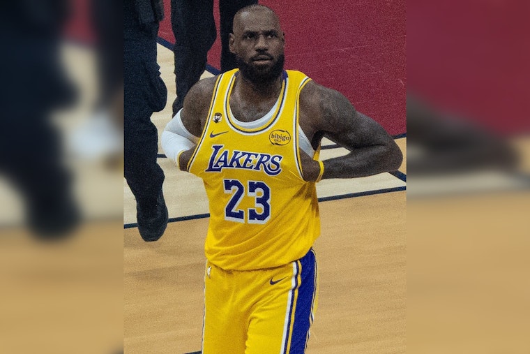 LeBron Hits 12,000th Dime in Crypto.com Blowout of Suns