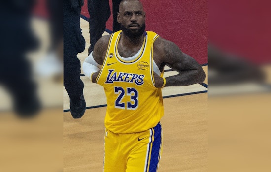 LeBron Hits 12,000th Dime in Crypto.com Blowout of Suns