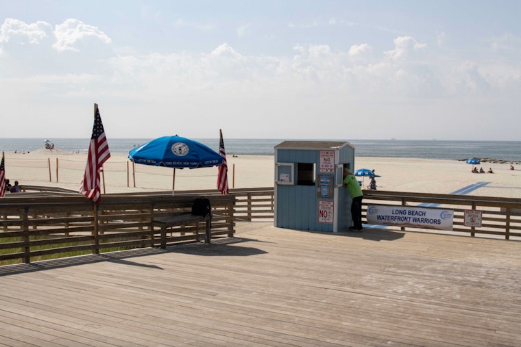 Long Beach Boardwalk Booze Plan Puts Bar Ban on the Rocks