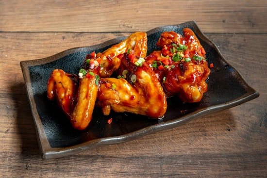 Long Beach Wing Cult Hit Shlap Muan Set To Sauce Up Monrovia