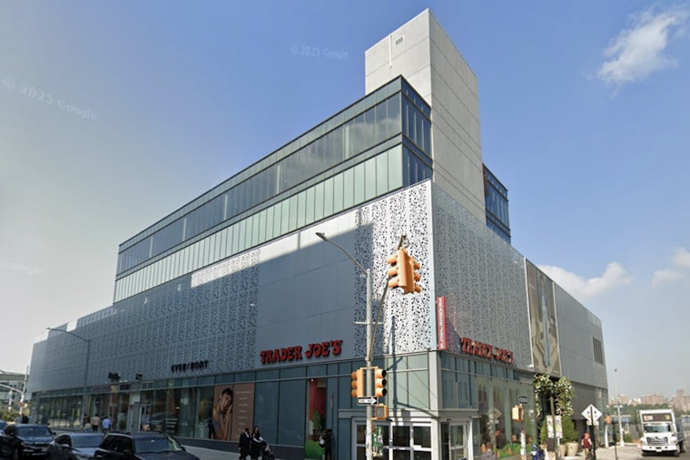 Long‑Troubled Williamsburg Trader Joe’s Site Snapped Up On Kent Avenue