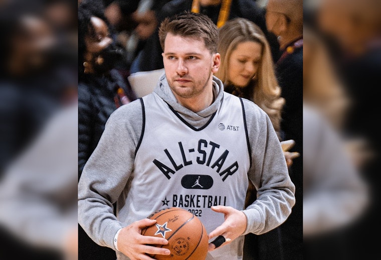 Luka Dončić Exits vs Thunder With Left Hamstring Injury