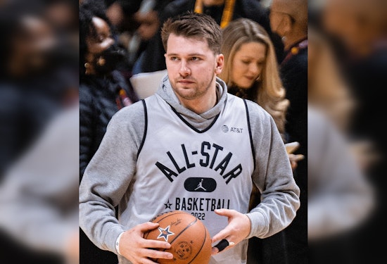 Luka Dončić Exits vs Thunder With Left Hamstring Injury