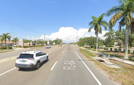 Manatee Avenue Turns Into Parade Parking Lot for De Soto Spectacle