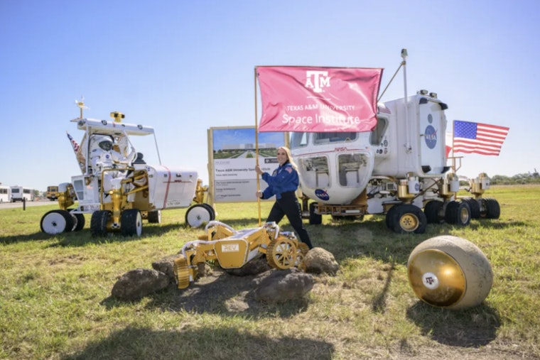 Mega Space Yard Rises by NASA as Texas A&M Lab Tops Out in Houston