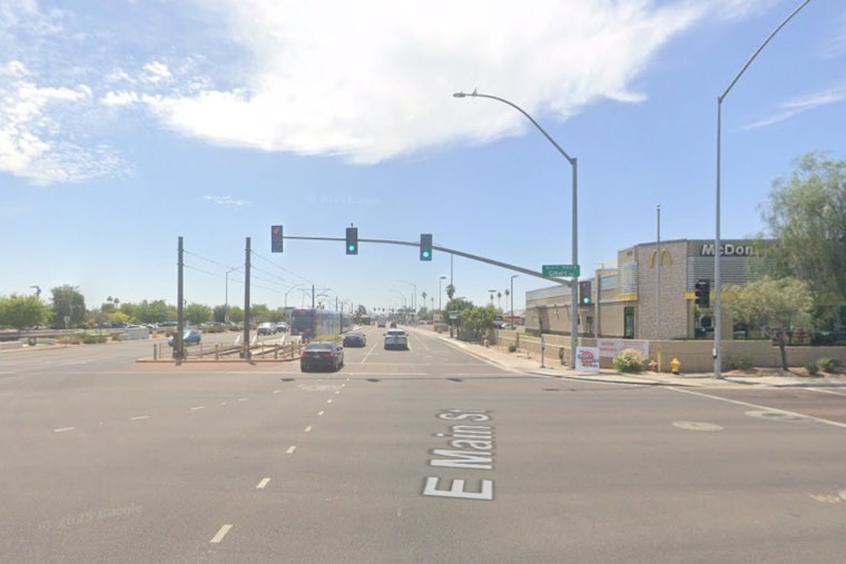 Mesa Drivers Stunned as Small Plane Glides Onto Canal Bank by Gilbert Road