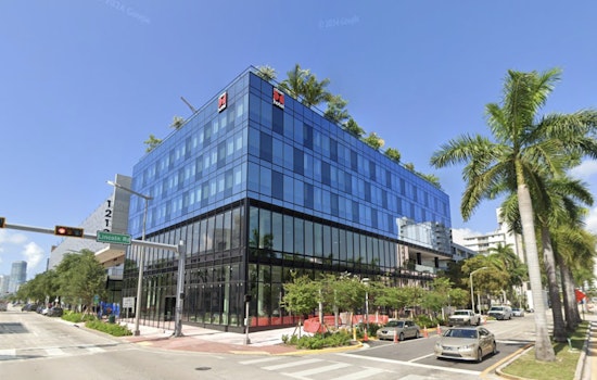 Miami Beach Rooftop Standoff As Cops Plead With Man On Hotel Ledge