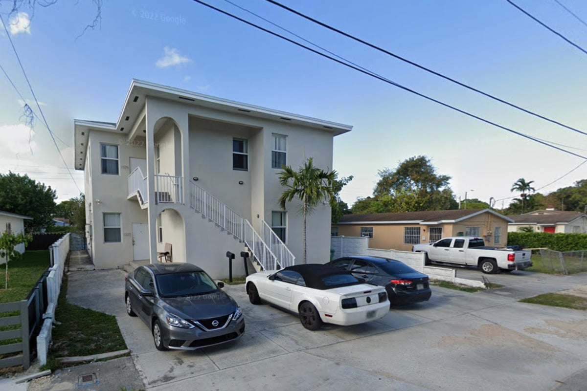 Miami apartment fire leaves man critically burned