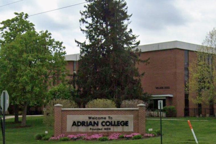 Midday Mi Bank Heist: Bloomfield Township Robber Vanishes On Foot