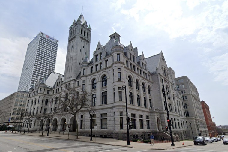 Milwaukee Teachers Link Arms With Immigrant Marchers In May Day ‘No Work’ Push