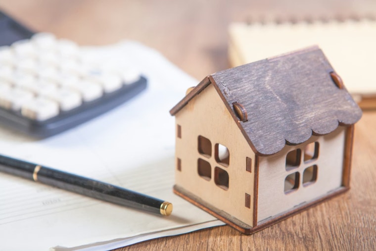 Mortgage Rates Sink To Four-Week Low, But Buyers Still Feel The Squeeze
