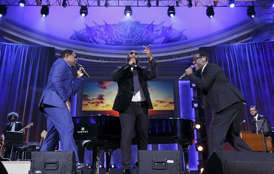 Houston Crowd Erupts As New Edition Tour Finale Sparks Boyz II Men Reunion
