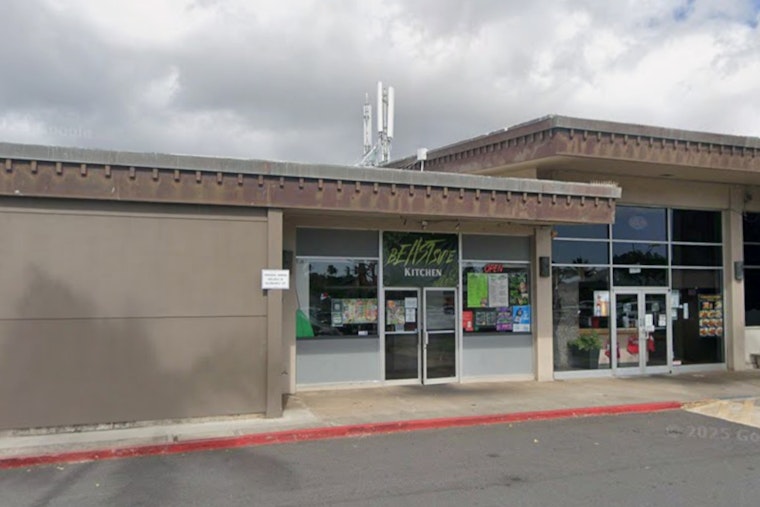 Niu Valley’s Beastside Kitchen Flips $10 Sunrise Plates, Pours Drinks and Spins Karaoke