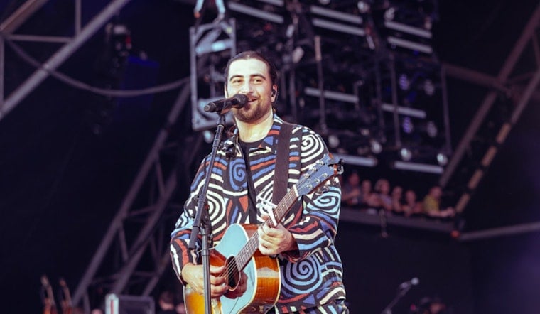 Noah Kahan’s Fenway Fairy Tale: Folk Star Channels Drew Barrymore In Four-Night Sellout