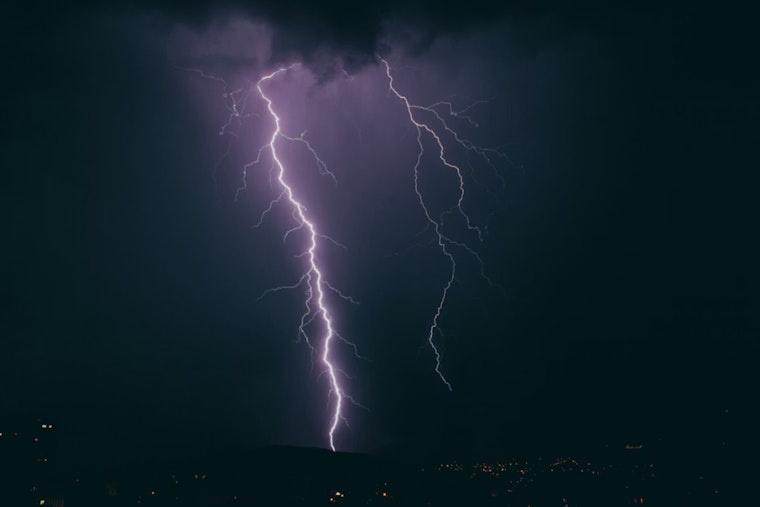 North Shore Jolted Awake By Sunday Dawn Thunderstorm Barrage