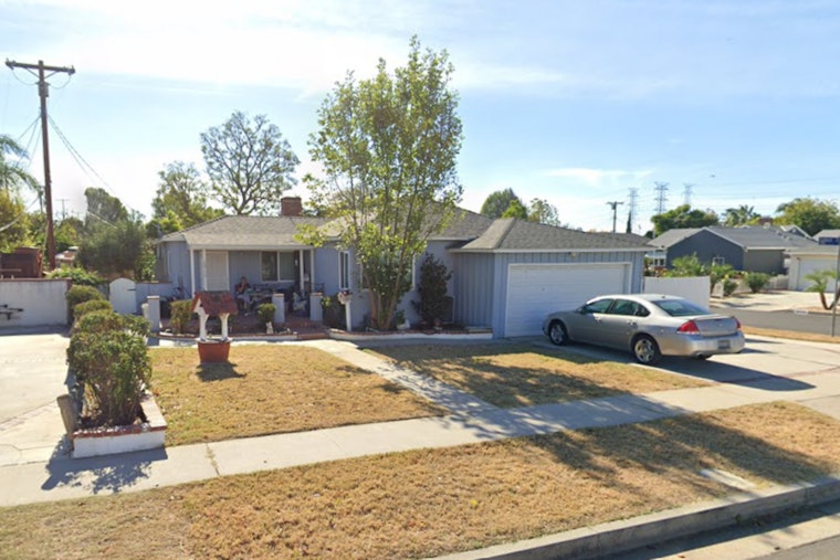 Northridge Night Blaze Swarms Sunburst Street Home With Fire Crews