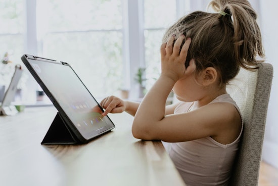 NYC Pols Push One-Hour Social Media Curfew for Kids