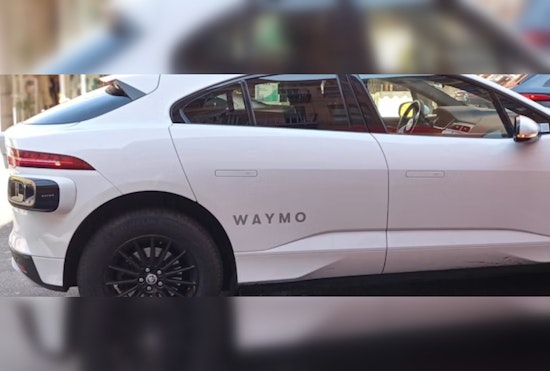 Officer Drives Waymo After Robot Taxi Blocks Broadway in Nashville