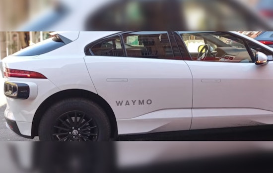 Officer Drives Waymo After Robot Taxi Blocks Broadway in Nashville