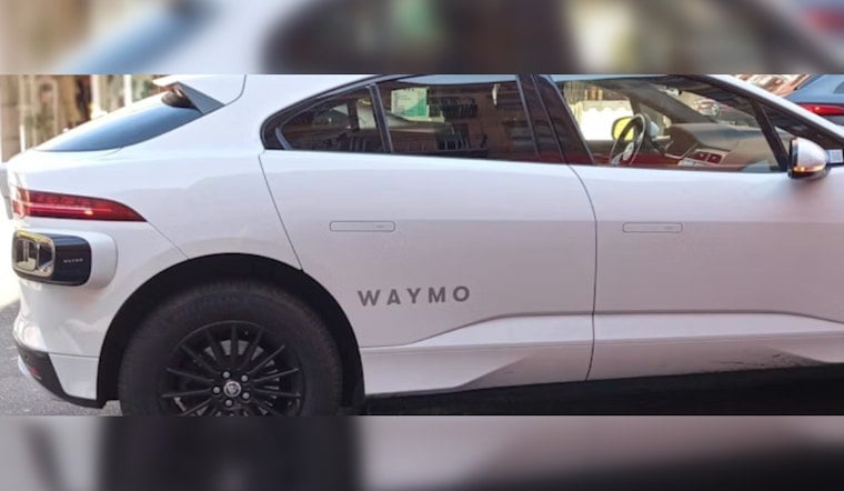 Officer Drives Waymo After Robot Taxi Blocks Broadway in Nashville