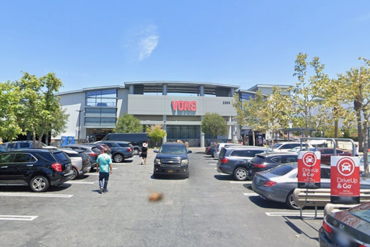 Pasadena Crowd Pleads With High Court To Save TPS Lifeline