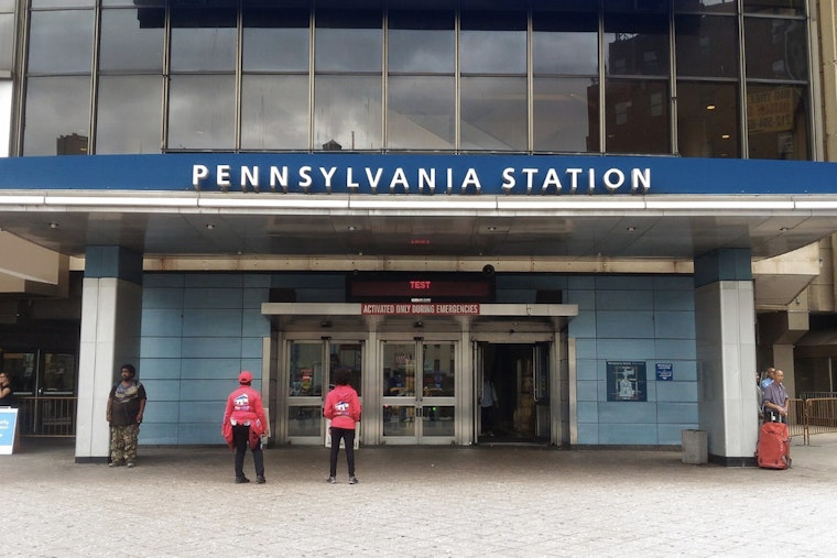 Penn Station Packed to Bursting, Study Warns New Hudson Tunnels Have Nowhere to Land