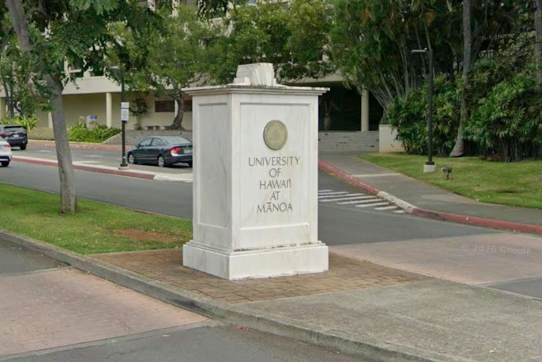 Rainbow Wahine Stunner: Robyn Ah Mow Walks Away From Hawai‘i Bench