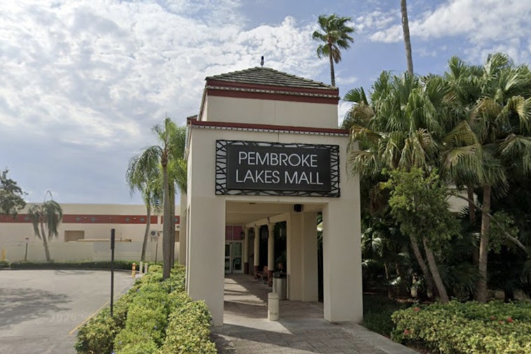 Roach In The Bourbon Chicken: Pembroke Pines Mall Diner’s Gross Find Triggers Counter Shutdown