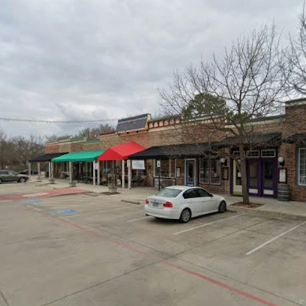 Roaches And Crummy Scores Force Arlington Spots To Close Up Shop